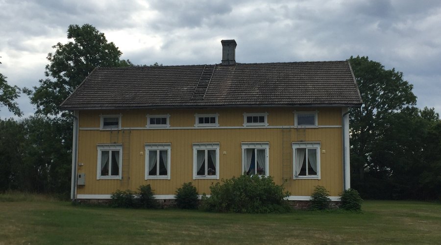 Gasthem Tva Gula Hus