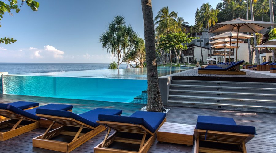 Infinity glass pool