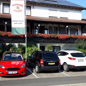 Vooraanzicht hotel.