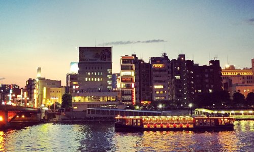 下町散歩はスカイツリーを目印に動くと動きやすい。ソラマチで遊ぶもよし、電車の移動はもちろんのこと、歩いて浅草や両国にも行くことができる