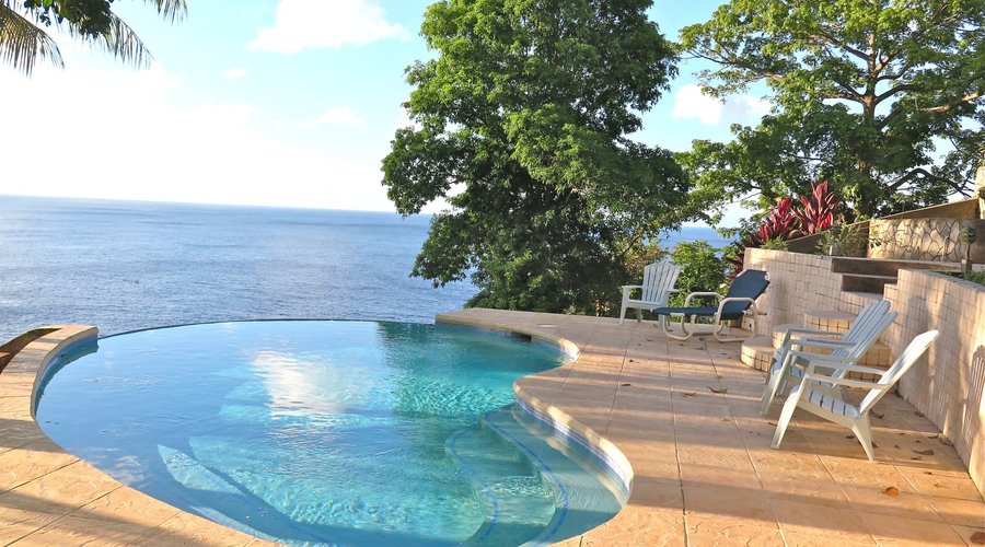 Pool & sea view at the evening. 