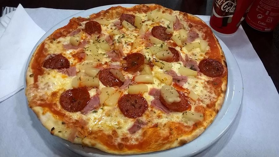 Pepperoni e ananás
