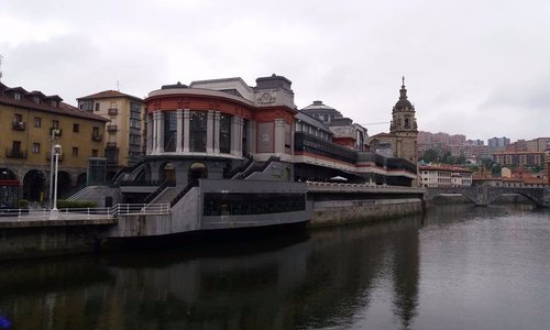Basilica Santa Maria y mercado de la Ribera