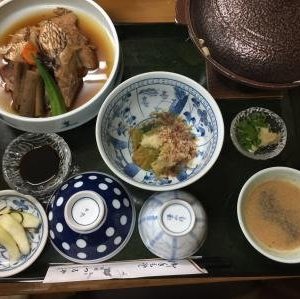 夕食　これに刺身がつき、満腹