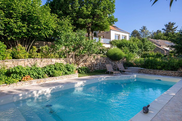 Jully-lès-Buxy Vacation Rentals & Homes - Bourgogne-Franche-Comté, France
