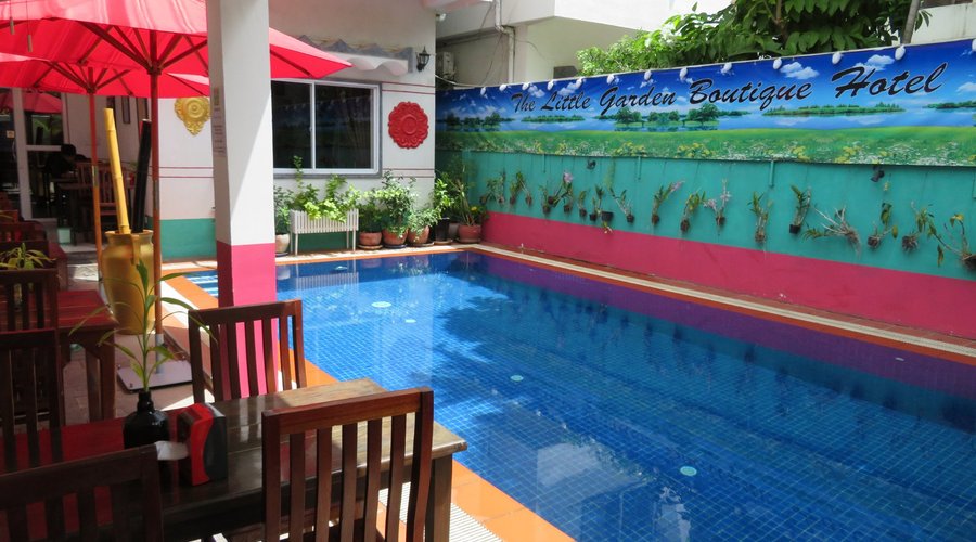 Hotel Pool