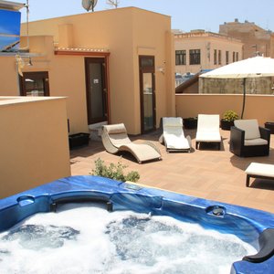 Solarium, Jacuzzi, Sauna, Palestra. 