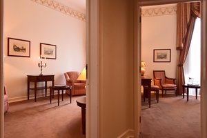 Room & Suite
