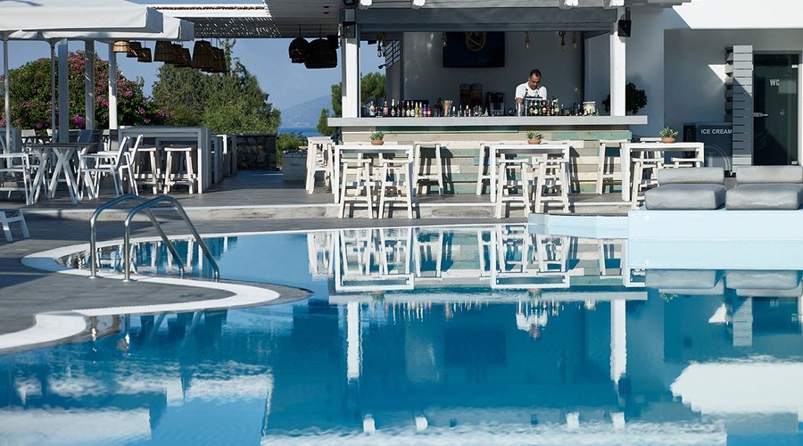 Refurbished Delfini pool bar