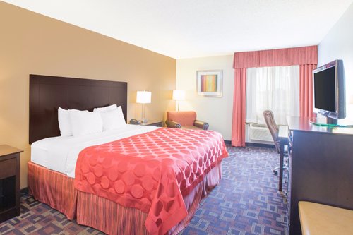 RAMADA BY WYNDHAM TULSA $77 ($̶8̶3̶) - Updated 2024 Prices & Hotel ...