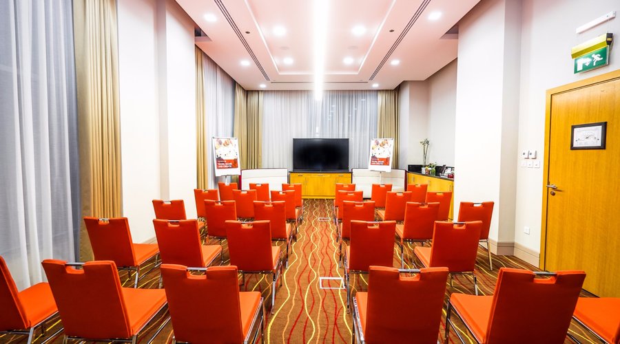 Lively Meeting at Ibis