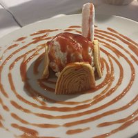 Bolo de rolo com sorvete