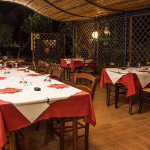 Ampia e confortevole veranda esterna del ristorante/pizzeria