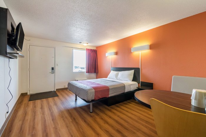 Motel 6 Indianapolis, S. Harding St. Rooms: Pictures & Reviews ...