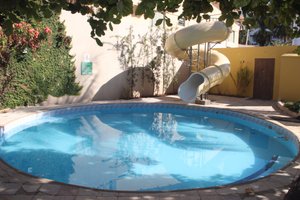 حمام السباحة والشاطئ