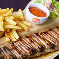 Coaste de porc la gratar, cartofi prajiti si sos Tudor Special