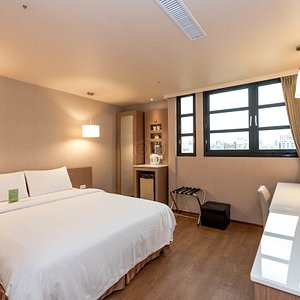 The Business Double Room at the Kindness Hotel - Kaohsiung Main Station Front