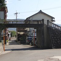 八幡山跨線橋