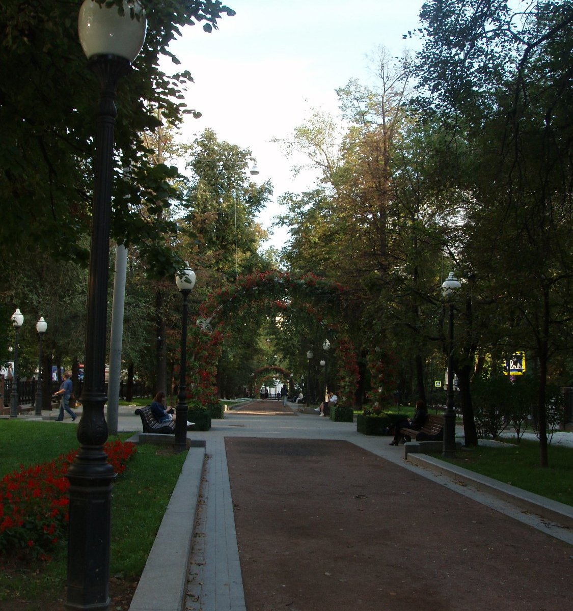 Г москва бульвар. Покровский бульвар Москва. Покровский бульвар парк. Покровский бульвар летом. Бульвары Москвы.