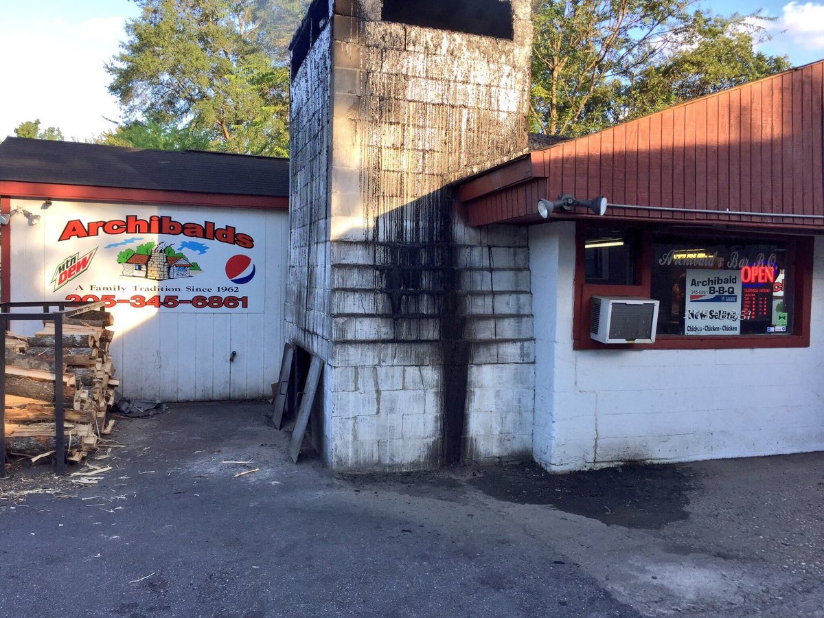 Legends Outlets opens new barbecue, seafood restaurants