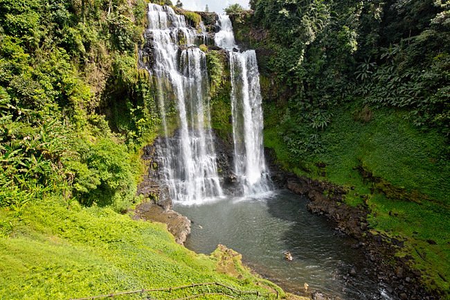 Tad Yuang Waterfalls image