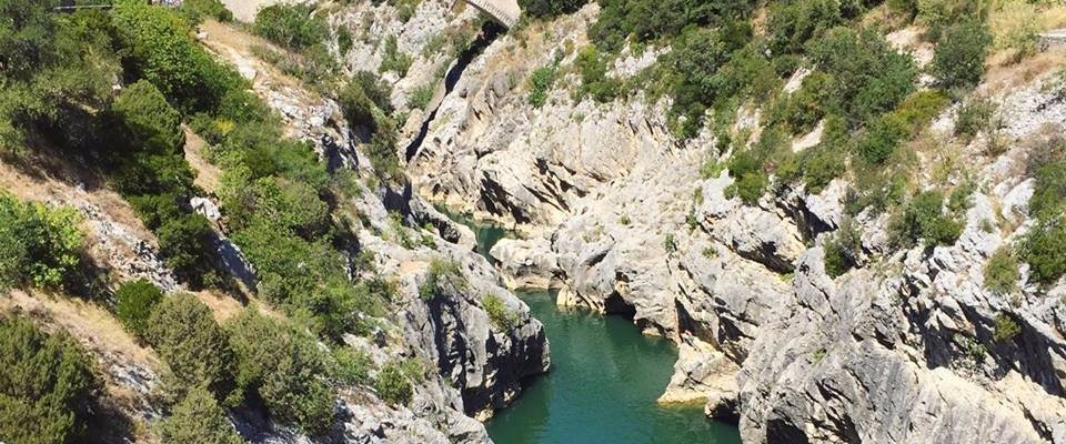 Vue du pont du diable sur les gorges de l'Hérault