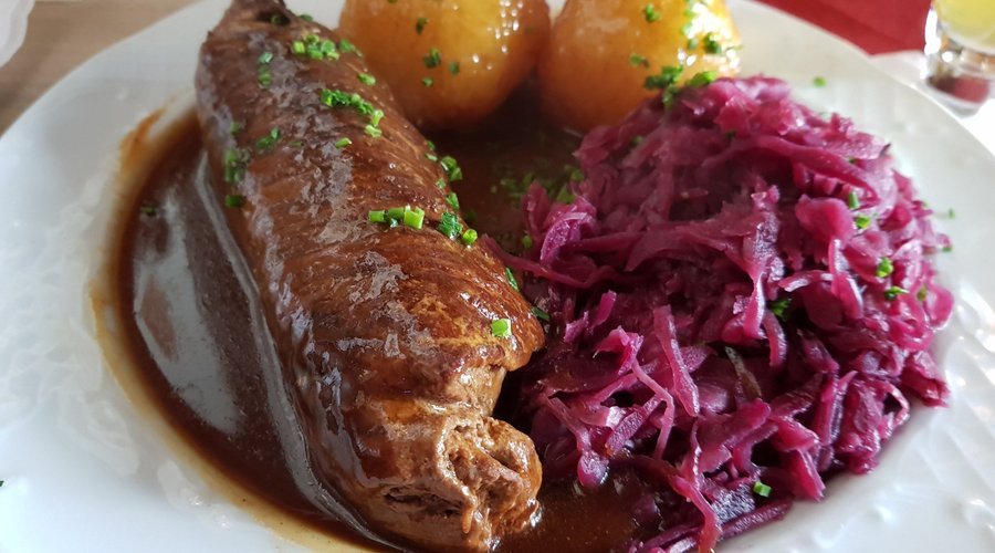 Eine der Spezialitäten: Roulade mit Rotkohl und Kartoffelknöddel - eine Sensation!