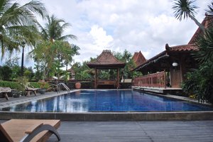 Kolam Renang & Pantai