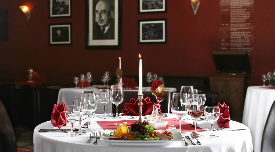 Gedeckter Tisch