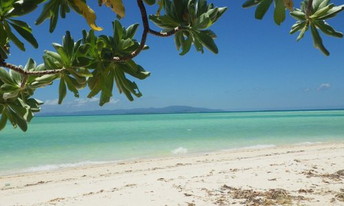 コンドイビーチから見た西表島