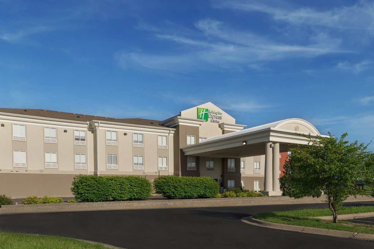 HOLIDAY INN EXPRESS & SUITES LAWRENCE $119 ($̶1̶2̶9̶) - Updated 2022 ...