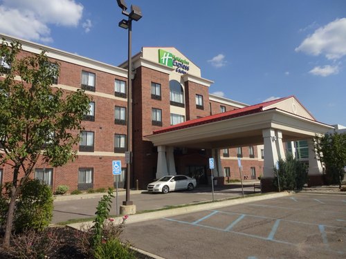 Holiday Inn Express & Suites Detroit North - Troy, an IHG Hotel image