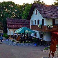 Ausflugslokal Schellenhof, Freisitz und Vorplatz