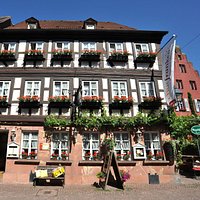 Unser Haus verfügt über 10 Doppelzimmer, die auch als Einzelzimmer gebucht werden können.