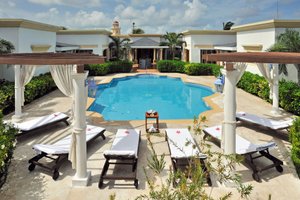 Piscina y playa