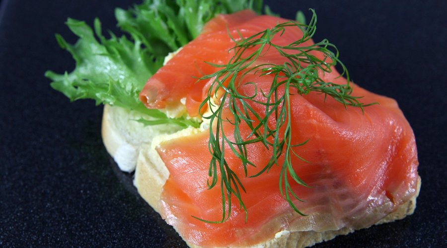 smørbrød laks og eggerøre