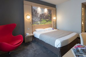 Room & Suite