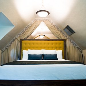 Suite - King Bed