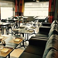 Eigentijds kader voor een gezellige lunch of diner