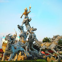 Satria Gatotkaca Statue