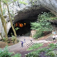 Entrada a la cueva principal