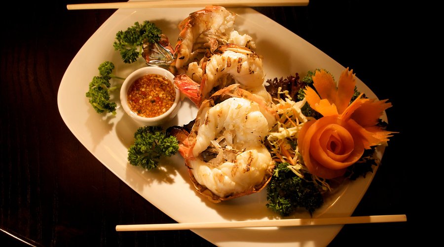 Grilled prawns with spicy dip