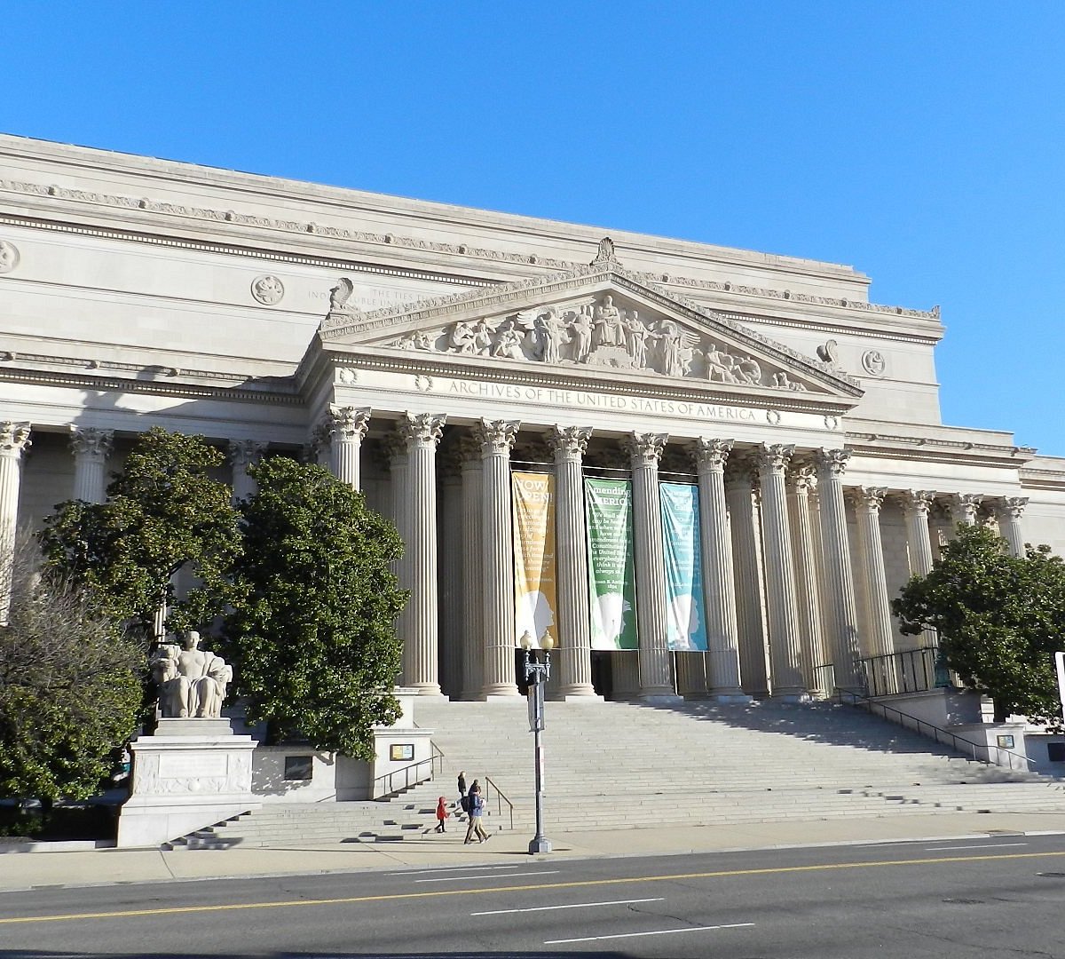 national archives museum tour