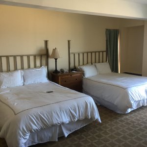 (2) Queen Beds