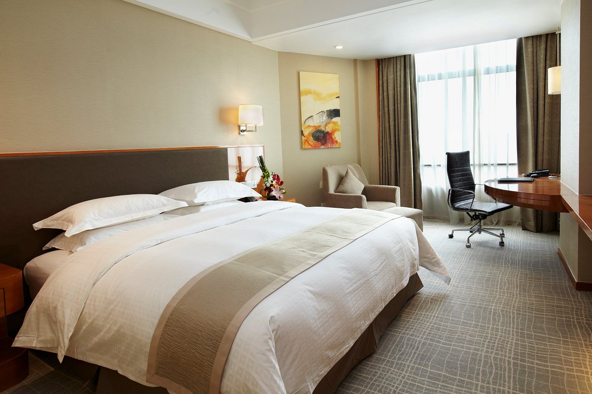 Ramada by Wyndham Shanghai Pudong 4*. Shanghai airport hotel