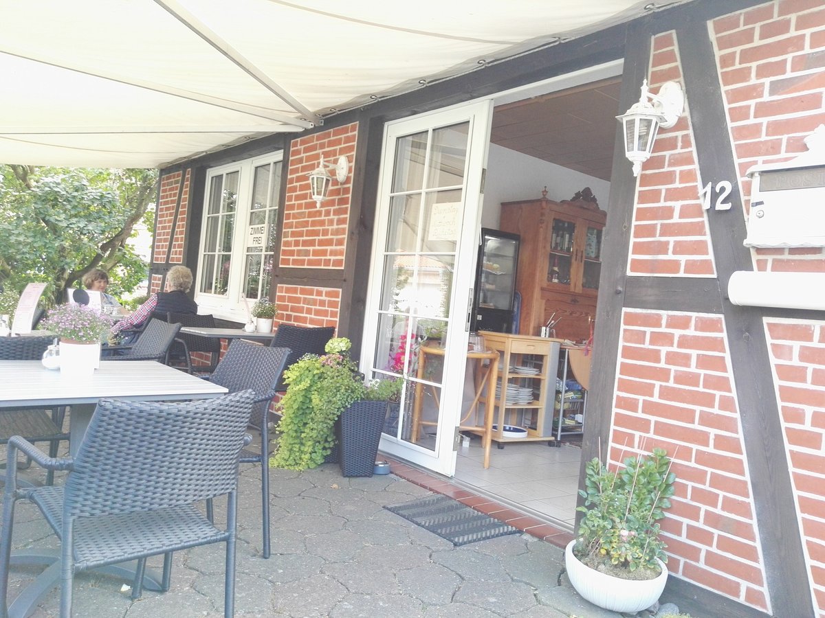 NADJAS KLEINER KUCHEN UND KAFFEEGARTEN, Grömitz Restaurant