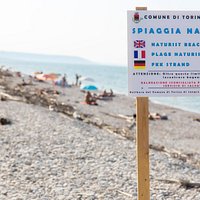 Cartello di inizio spiaggia. Non fermatevi prima