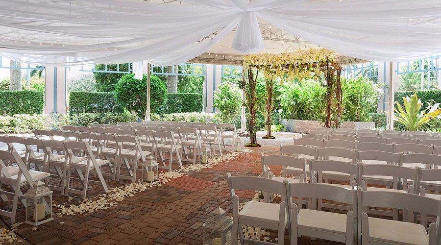 Outdoor wedding in Boca Raton, Florida.