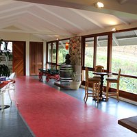 ...love-lii and clean dinning area