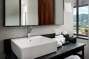Room & Suite